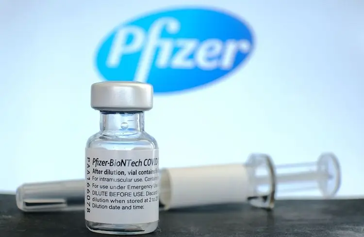 Pfizer kämpft gegen Konkurrenten um einen Anteil am 10-Milliarden-Dollar-Markt für Atemwegsimpfstoffe
