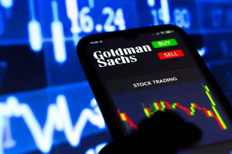 Goldman Sachs-Händler tragen dazu bei, dass der Gewinn die Prognose übertrifft, während das Geschäft einbricht