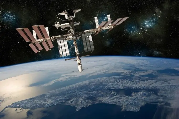 Raumstation muss Starlink-Satellit ausweichen