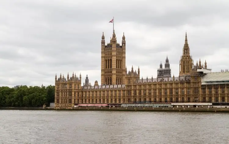 London Verschiebt Einfuhrkontrollen auf 2024