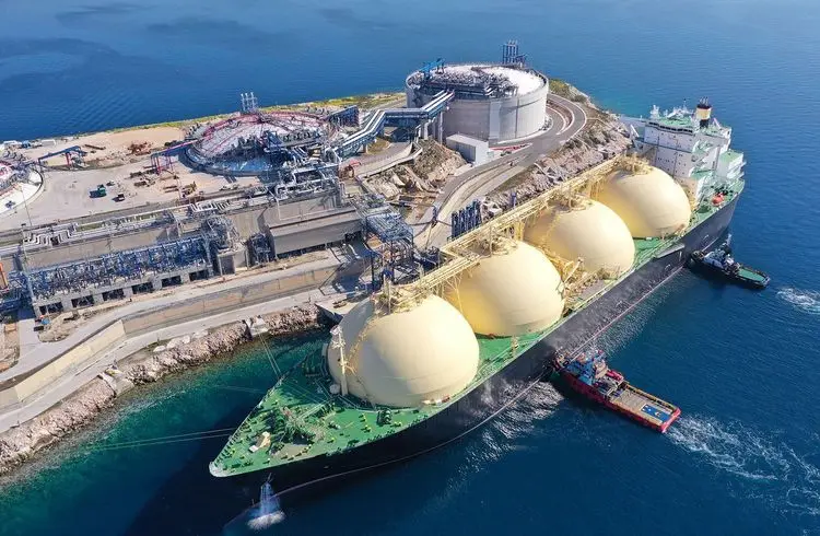 Hapag-Lloyd setzt auf LNG von Shell