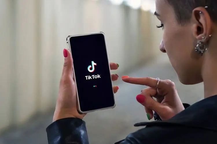 TikTok wird aufgefordert, Inhalte aus der Ukraine für die Untersuchung von Kriegsverbrechen zu sichern