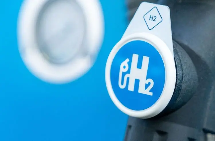 Wasserstoff-Lkw gegen Batterieantrieb: Wettlauf um emissionsfreie Schwergewichte