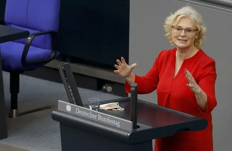 Polen braucht Raketenabwehr – Lambrecht will helfen