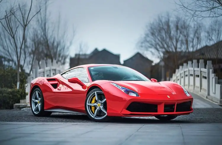 Ferrari hebt Ausblick nach Rekordjahr 2022 an