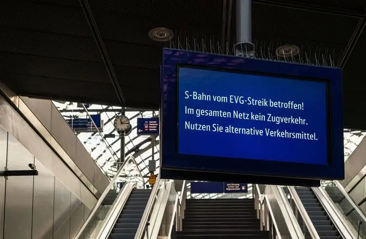 Bahnstreiks drohen: EVG plant Urabstimmung über unbefristete Streiks