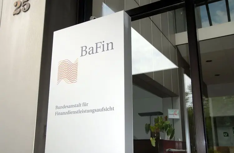 BaFin führt Razzia gegen 'Königreich Deutschland' durch