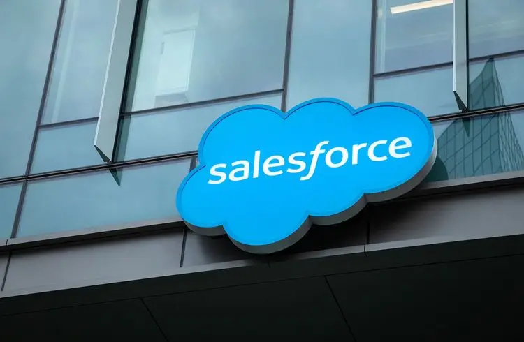 Salesforce hebt Prognose dank KI-Nachfrage an