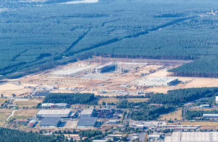 Tesla erhöht Löhne in Grünheide