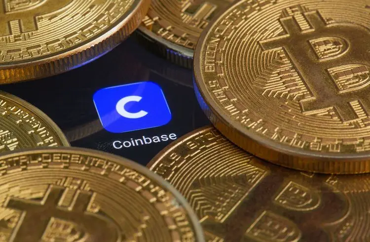 Cathie Woods Strategie: Verkauf von Coinbase-Aktien trotz Bitcoin-ETF-Aussichten