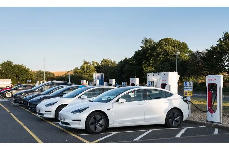 Tesla-Bremsprobleme: Kunden zahlen drauf