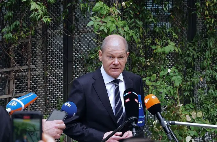 Scholz' Herausforderung: Haushaltsprobleme und politische Kontroversen