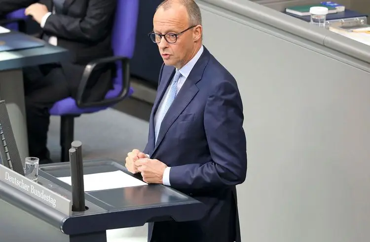 Merz attackiert Scholz: Haushaltsstreit eskaliert im Bundestag