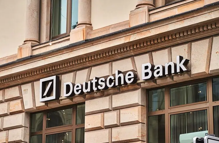 Deutsche Bank prüft Übernahmeoptionen