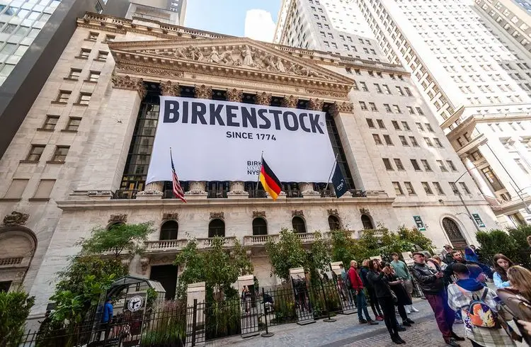 Birkenstock hebt Jahresziele an