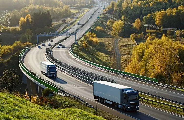 Deutsche Lkw-Maut steigt: Auswirkungen auf Verbraucher und Verkehrsinfrastruktur
