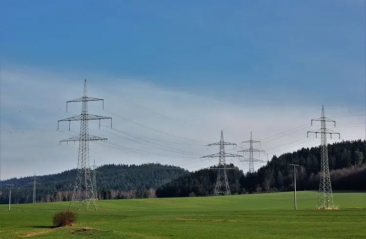 Strombegrenzung bei Überlastung: Neue Regelungen für Wärmepumpen und Ladestationen